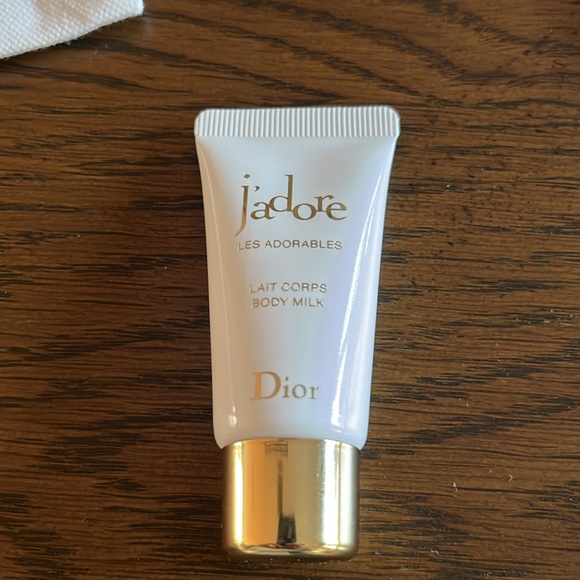 Dior Skincare and Fragrance Collection with drawstring pouch - Picture 6 of 8
